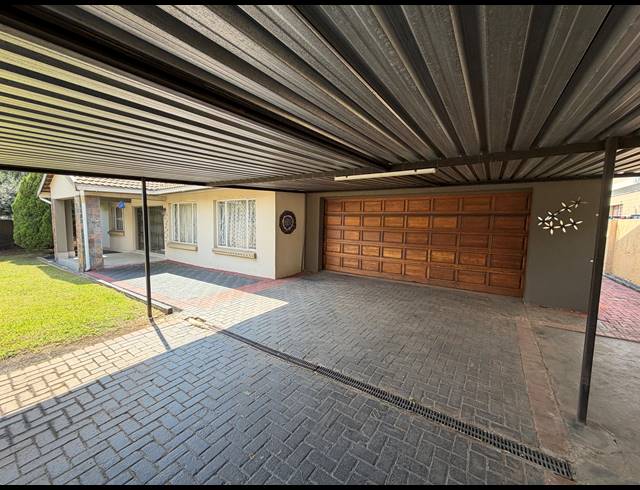 4 BEDROOM HOUSE FOR SALE IN SONNEVELD
